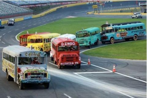 Гонка автобусов на трассе Формула-1 Сочи