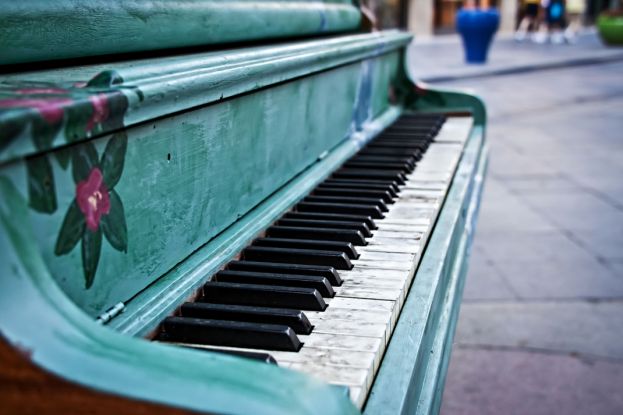 Уличное пианино в Сочи